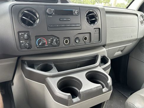 Used 2010 Ford E-350 and Econoline 350 Extended Wagon Super Duty image 32