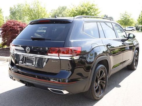 Used 2023 Volkswagen Atlas SE w/ Panoramic Sunroof Package AWD/4WD image 3