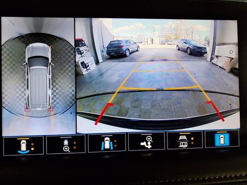 Used 2021 Chevrolet Tahoe Z71 w/ Z71 Signature Package image 12