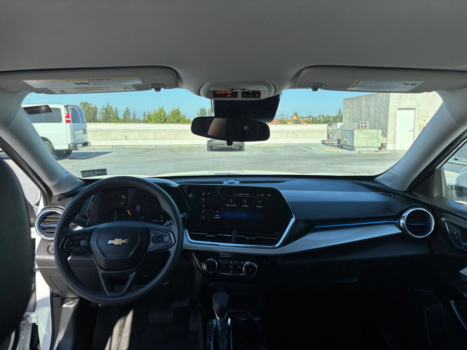 Used 2025 Chevrolet Trax LT FWD image 31
