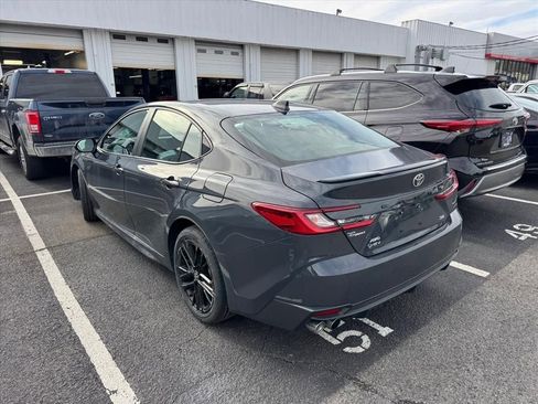 Certified 2025 Toyota Camry SE image 5