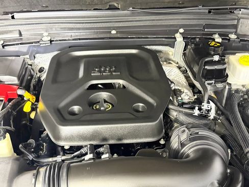 Used 2024 Jeep Wrangler Unlimited AWD/4WD image 35