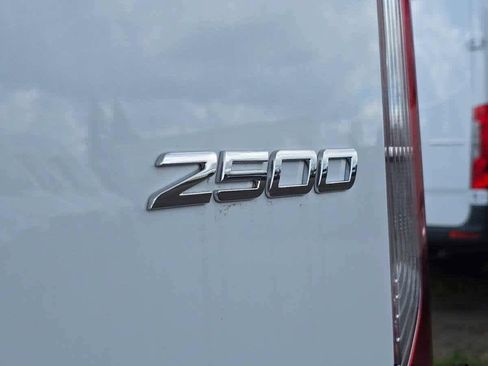 Used 2025 Mercedes-Benz Sprinter 2500 image 18