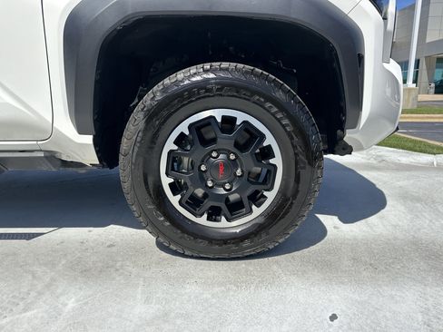 Used 2024 Toyota Tacoma TRD Off-Road image 13
