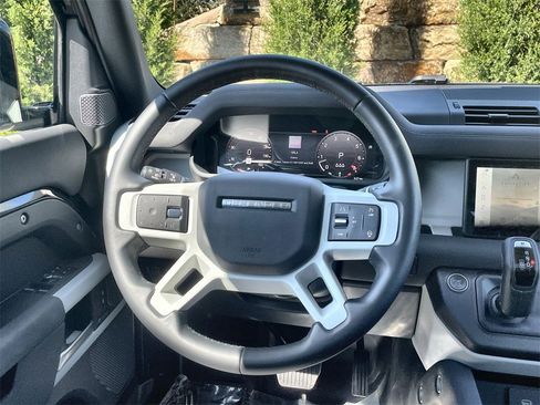 Certified 2023 Land Rover Defender 90 SE image 21