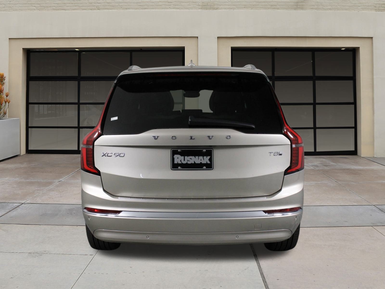 New 2026 Volvo XC90 T8 Plus w/ Protection Package Premier AWD/4WD image 4