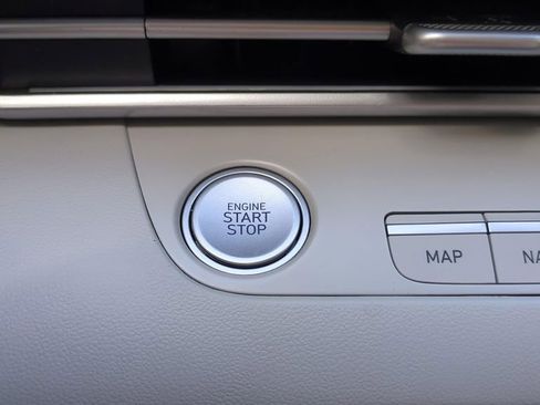 Used 2023 Hyundai Elantra Limited image 27