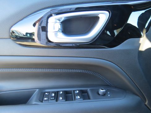 New 2026 Jeep Compass Latitude image 14