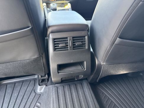 Used 2024 Mitsubishi Outlander SE AWD/4WD image 23