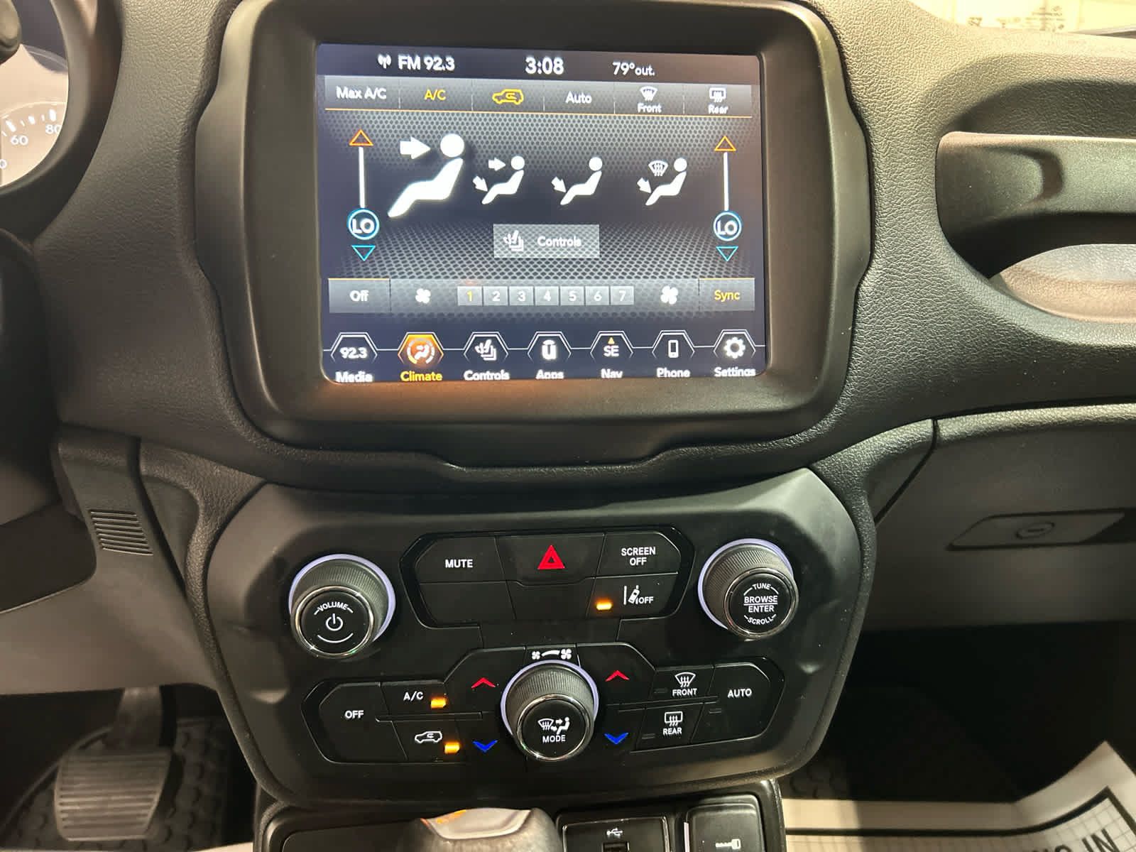 Used 2022 Jeep Renegade Trailhawk AWD/4WD image 6