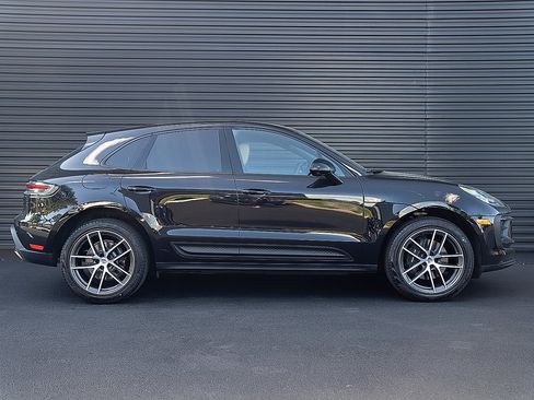 Certified 2026 Porsche Macan AWD/4WD image 28