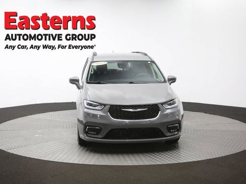 Used 2022 Chrysler Pacifica Touring-L image 53