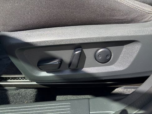 Used 2025 Nissan Rogue SV AWD/4WD image 14