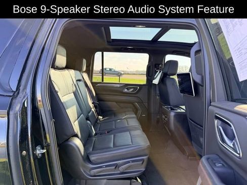 Used 2022 Chevrolet Suburban RST w/ Luxury Package image 10