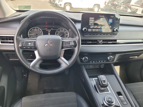 Used 2024 Mitsubishi Outlander SE image 18