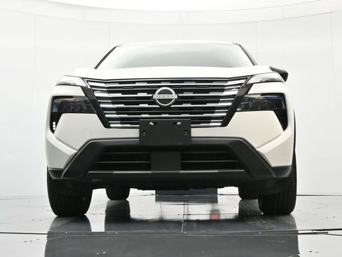 Used 2024 Nissan Rogue S image 36