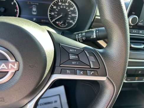 Used 2023 Nissan Altima 2.5 SV FWD image 21