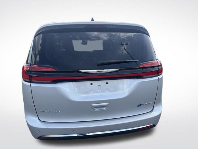 Used 2024 Chrysler Pacifica Limited FWD image 4