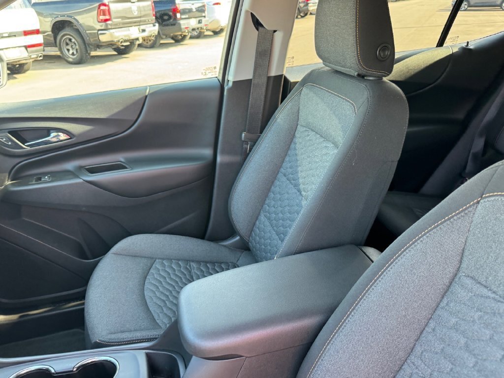 Used 2020 Chevrolet Equinox LT w/ Driver Convenience Package AWD/4WD image 10