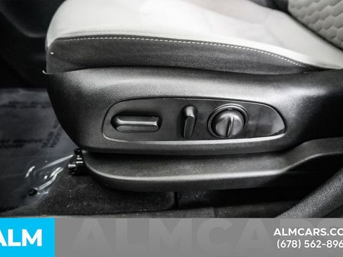 Used 2021 Chevrolet Equinox LT image 30