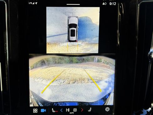 Used 2024 Volvo XC60 B5 Plus image 12