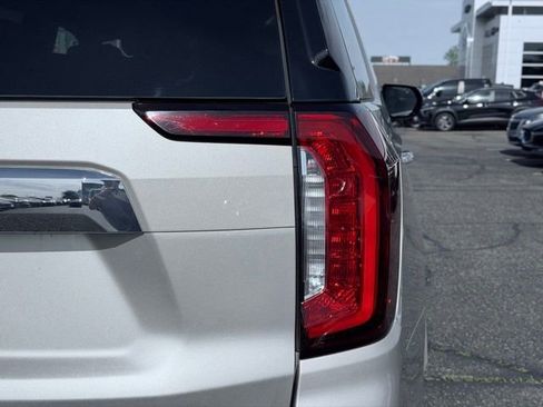 Used 2023 GMC Yukon SLT AWD/4WD image 8