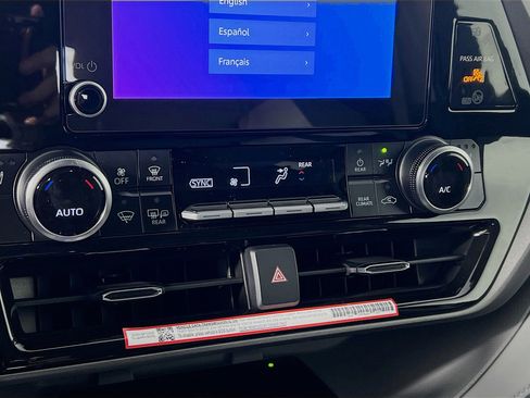 Used 2025 Toyota Highlander XLE image 27