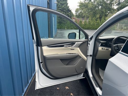 Used 2023 Cadillac XT6 Premium Luxury w/ Technology Package image 33