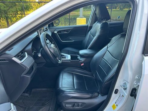 Used 2025 Toyota RAV4 XLE w/ Convenience Package FWD image 15