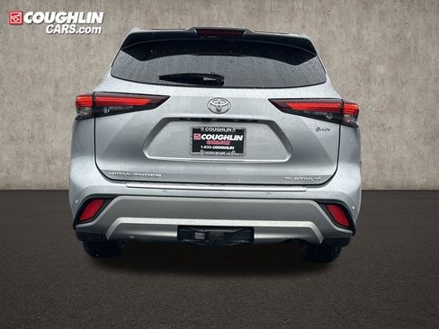 Used 2025 Toyota Highlander Platinum image 6