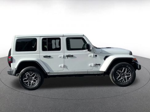 Used 2025 Jeep Wrangler Sahara image 16