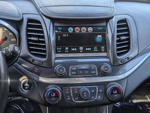 Used 2019 Chevrolet Impala LT FWD image 26