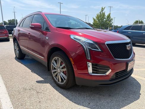 Certified 2025 Cadillac XT5 Sportv w/ LPO, Floor Liner Package AWD/4WD image 3
