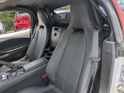 Used 2018 MAZDA MX-5 Miata Grand Touring RWD image 16
