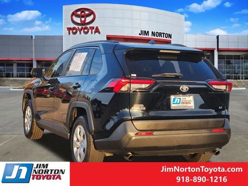 Used 2020 Toyota RAV4 LE image 7