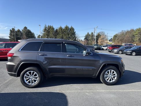 Used 2021 Jeep Grand Cherokee Laredo X image 9