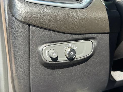 Used 2018 Chevrolet Equinox LT FWD image 24