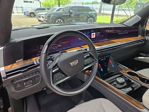 Used 2026 Cadillac Escalade Platinum Sport w/ LPO, Floor Liner Package AWD/4WD image 10