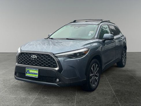 Used 2024 Toyota Corolla Cross XLE w/ Convenience Package image 3