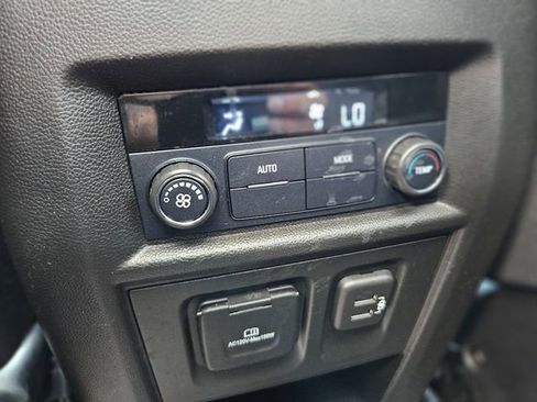 Used 2019 Chevrolet Traverse LT w/ LT Premium Package image 30