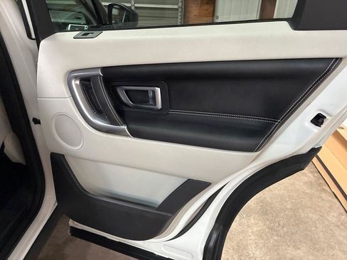Used 2017 Land Rover Discovery Sport HSE AWD/4WD image 25