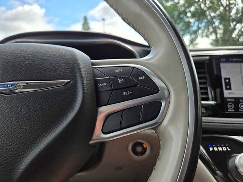 Used 2020 Chrysler Pacifica Limited FWD image 34