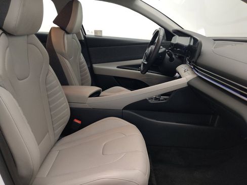 Used 2025 Hyundai Elantra Limited FWD image 21