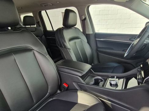 Used 2024 Jeep Grand Cherokee L Limited AWD/4WD image 4