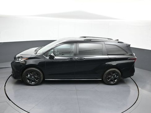 Certified 2026 Toyota Sienna XLE Woodland Edition AWD/4WD image 43