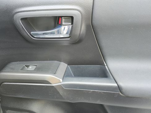 Certified 2020 Toyota Tacoma TRD Off-Road image 12