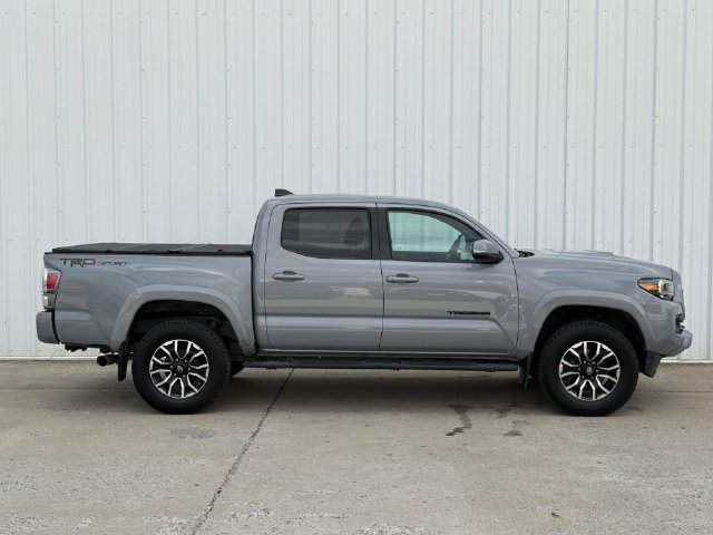 Used 2020 Toyota Tacoma TRD Sport w/ Technology Package RWD image 3