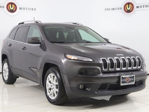Used 2018 Jeep Cherokee Latitude Plus w/ Cold Weather Group image 18