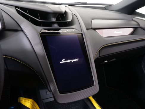 Used 2025 Lamborghini Revuelto AWD/4WD image 25