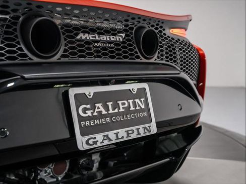 Used 2023 McLaren Artura image 17